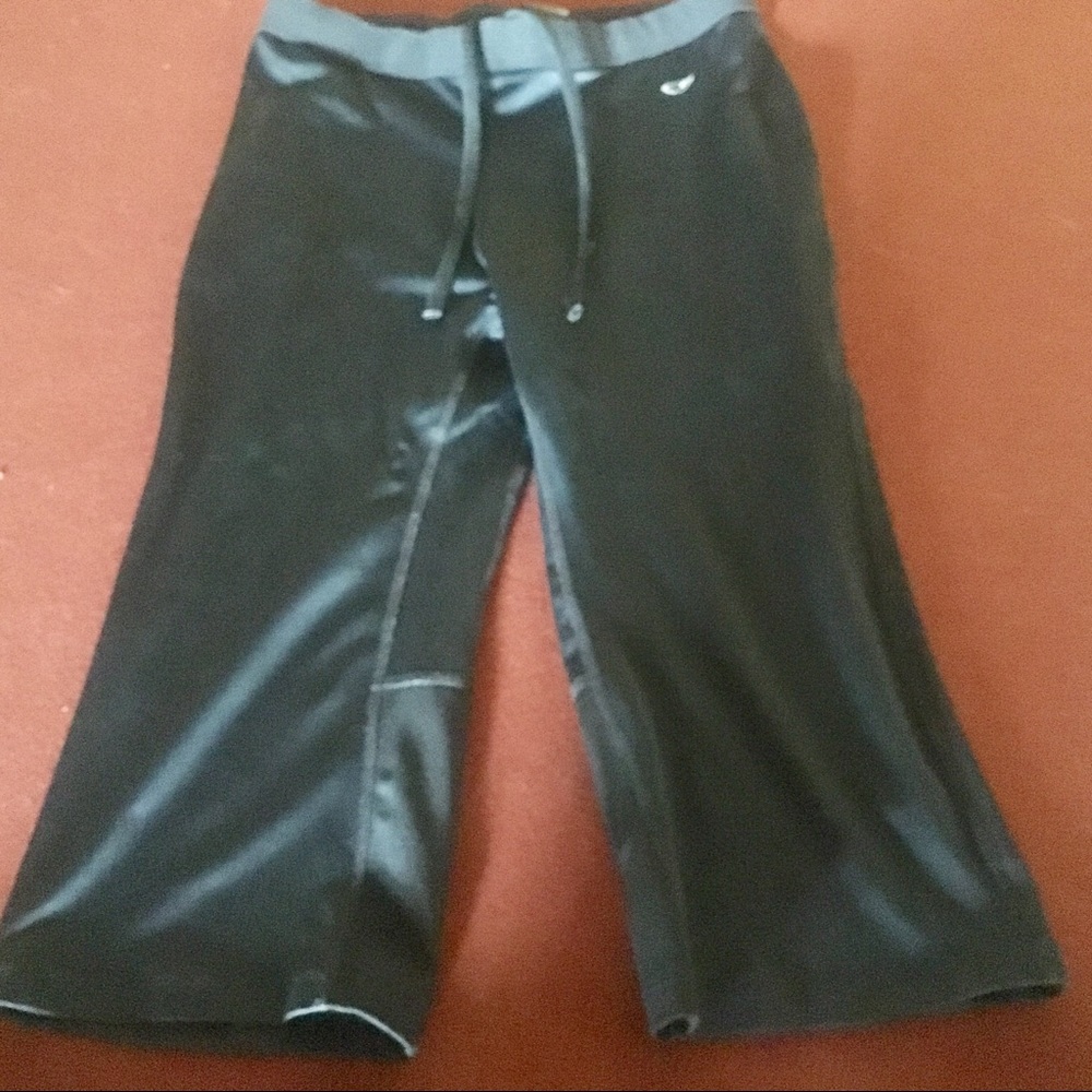 Women’s crop yoga pants